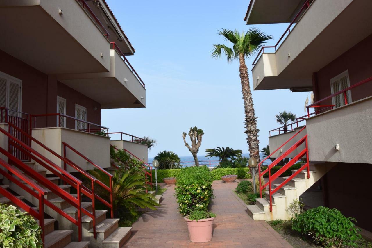 Seahome Riposto Bagian luar foto