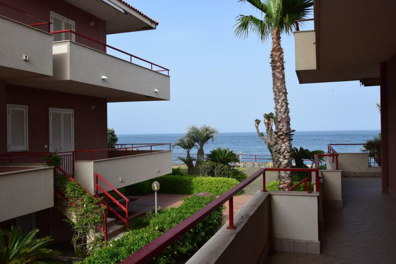 Seahome Riposto Bagian luar foto